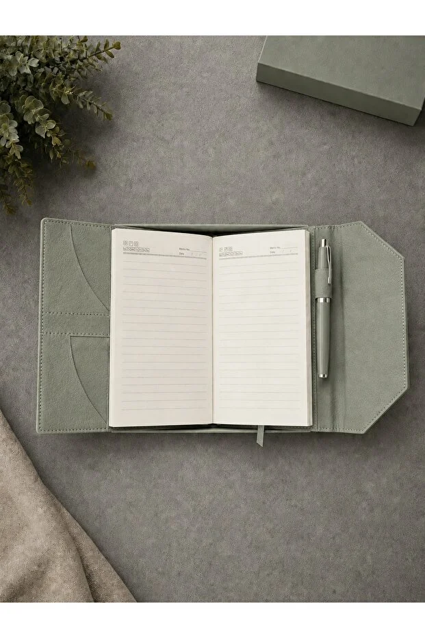 Kişiye Özel Organizerli Deri Ajanda Planlayıcı & Kutulu Metal Roller Kalem Premium Hediye Seti Kişiye Özel Organizerli Deri Ajanda Planlayıcı & Kutulu Metal Roller Kalem Premium Hediye Seti